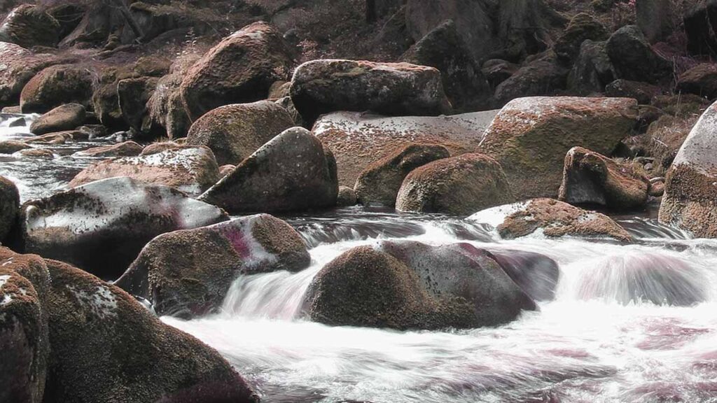 Anggaran Harga Batu Sungai di Malaysia Terkini 2025 3 apa saja faedah menggunakan batu sungai dalam pembinaan dan landskap