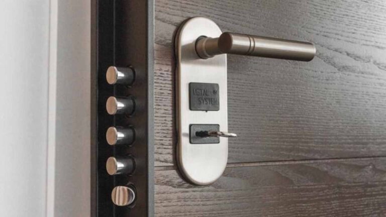 cara pasang tombol pintu