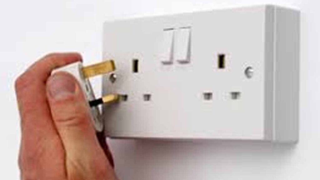 Cara Pasang Wayar Socket Plug: Panduan Lengkap & Selamat untuk Pengguna Malaysia 2 peralatan penting yang diperlukan