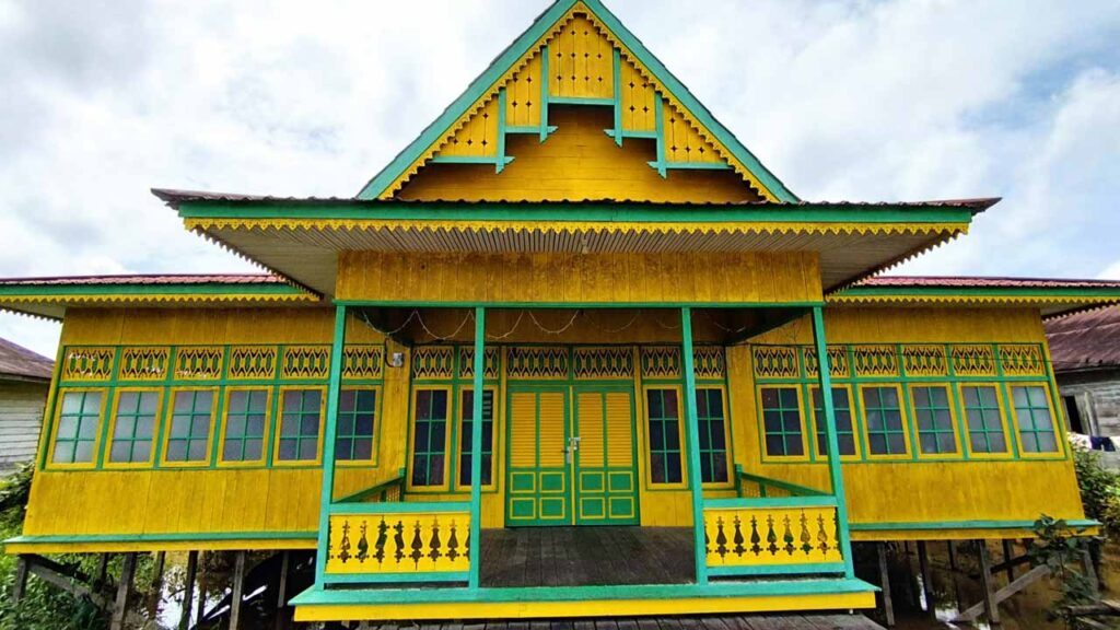 Patisen Rumah Melayu di Malaysia: Ciri-Ciri, Jenis, dan Kepentingannya 1 definisi tentang rumah tradisional melayu