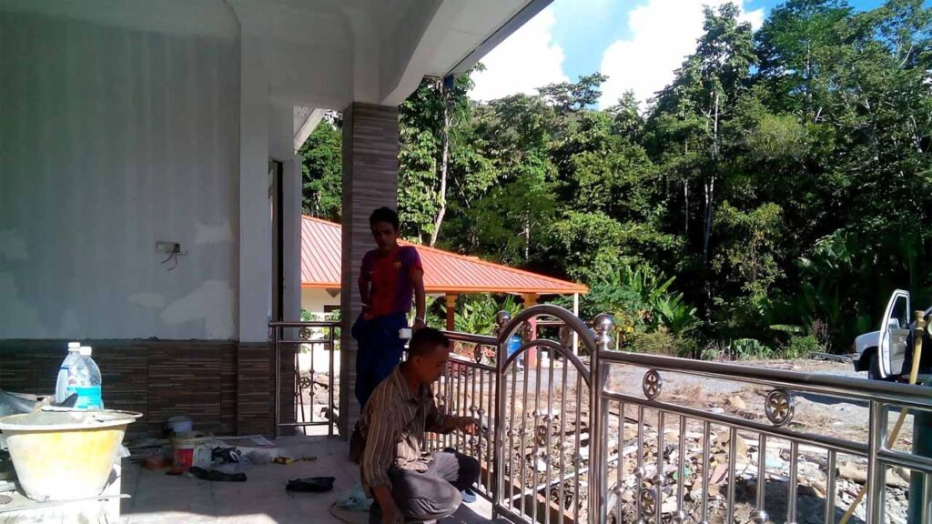 Anjung Rumah Batu: Keunikan, Fungsi, dan Nilai Budaya dalam Arsitektur Melayu 3 sifat sifat reka bentuk anjung rumah batu