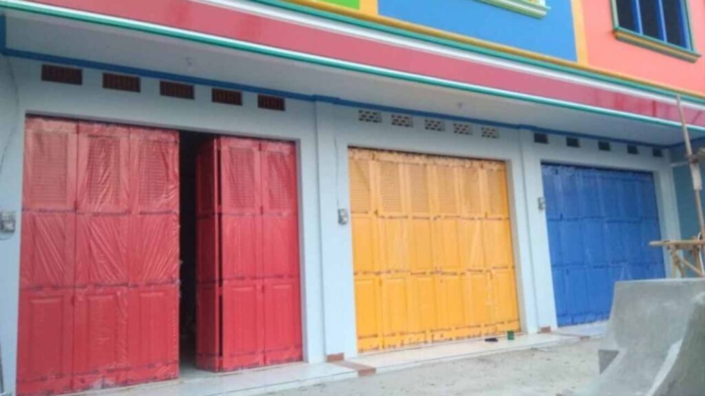 Warna Pintu Toko yang Membawa Hoki dan Menarik Pelanggan 4 inspirasi reka bentuk warna pintu lipat toko mengikut jenis perniagaan