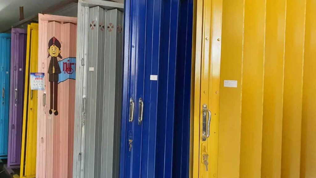 Warna Pintu Toko yang Membawa Hoki dan Menarik Pelanggan 1 perkara utama dalam memilih warna pintu toko