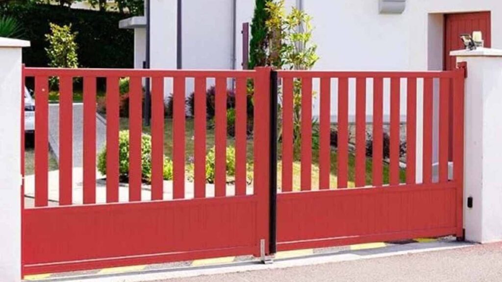 Warna Pintu Pagar Besi Rumah Terkini: Inspirasi & Tips Pilih Warna Cat Paling Sesuai 2 idea kreatif warna pintu pagar besi rumah terkini di malaysia