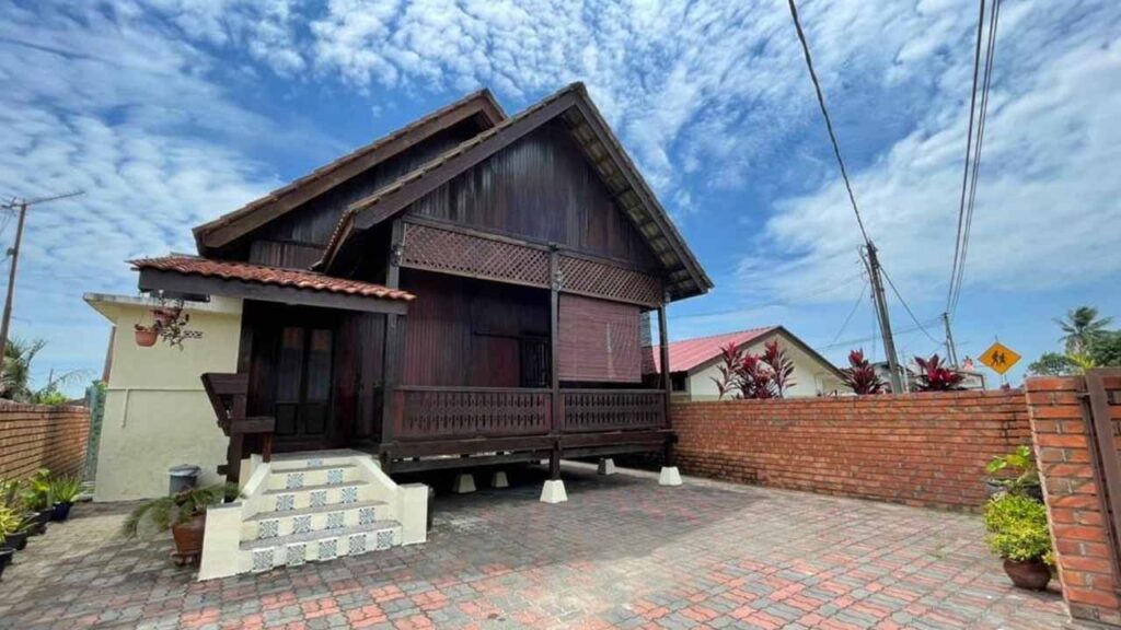 Anjung Rumah Melayu: Fungsi, Jenis, dan Peranannya dalam Budaya Melayu 1 pelbagai macam anjung rumah melayu