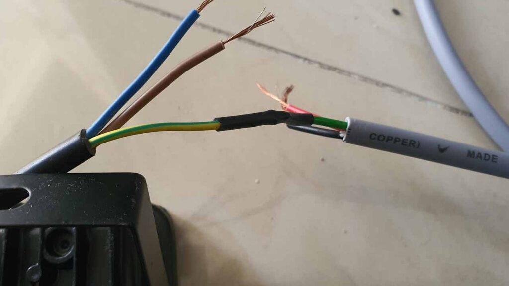 Cara Pasang Wayar Lampu LED di Rumah dengan Selamat dan Kemas 4 menaip sambungan wayar untuk lampu led