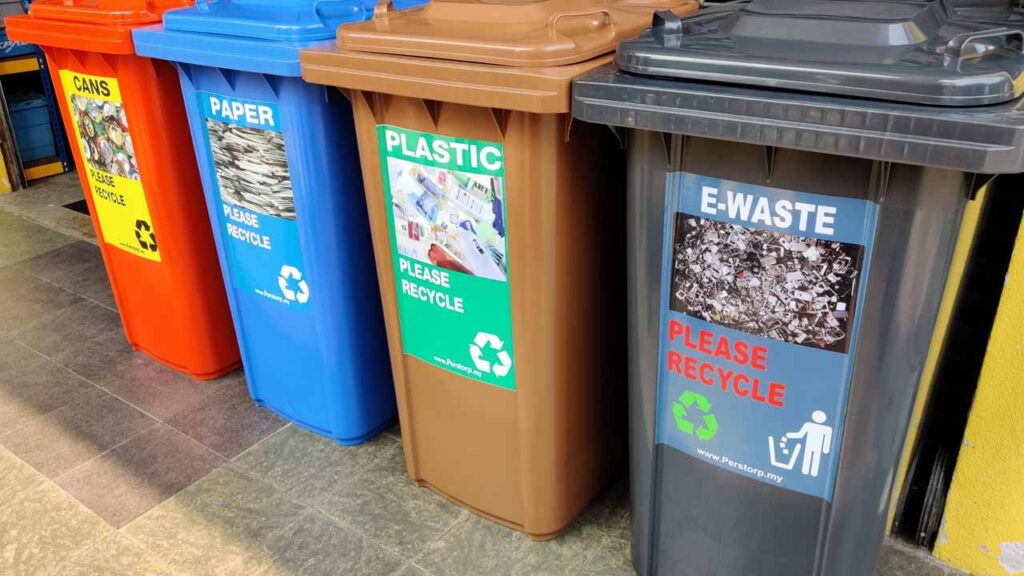 Warna Tong Sampah Kitar Semula di Malaysia: Maksud & Kegunaannya 1 faedah kitar semula dalam pengurusan sisa