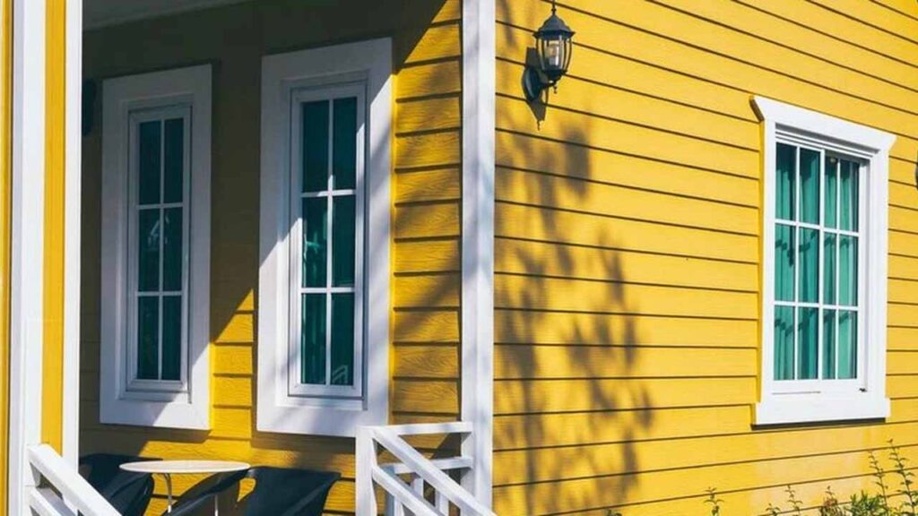Inspirasi Cat Luar Rumah Warna Kuning: Ceria, Sejuk & Estetik 3 pelbagai opsyen tona kuning yang sesuai untuk eksterior rumah