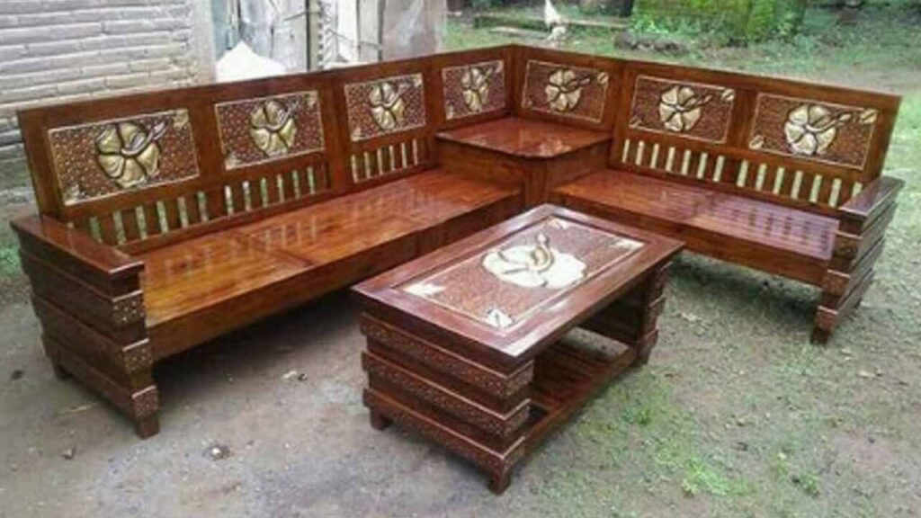 Inspirasi Warna Kursi Kayu yang Bagus & Tahan Lama untuk Rumah Anda 4 inspirasi tren warna cat kursi kayu yang bagus untuk kegunaan harian